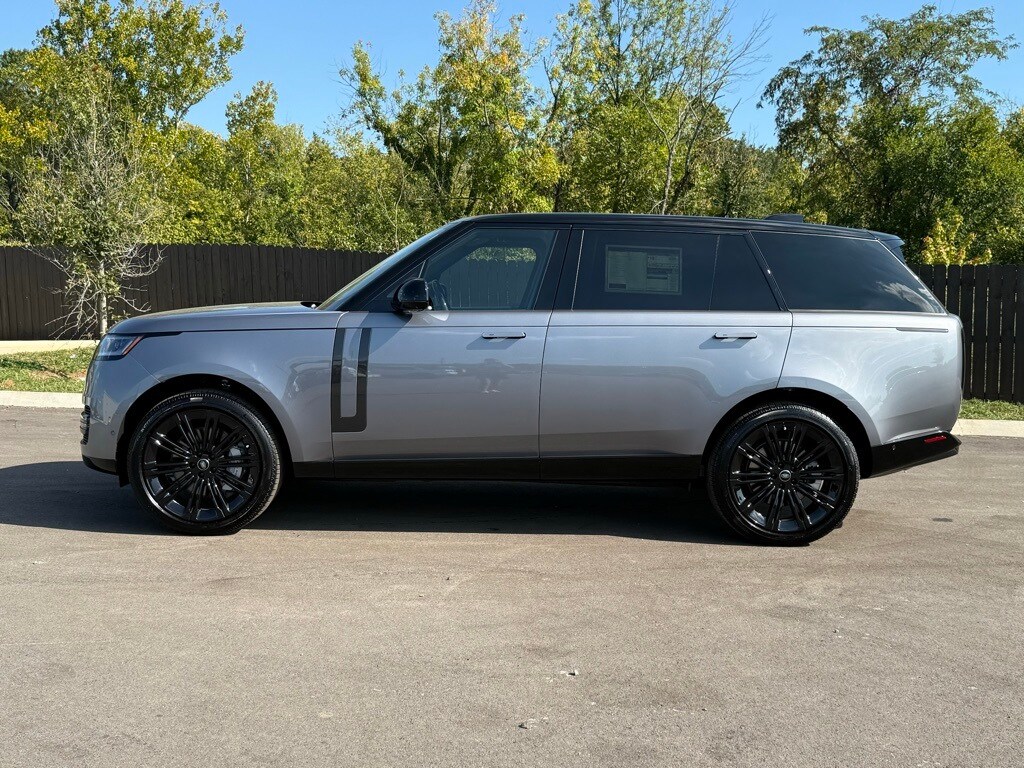 2025 Land Rover Range Rover SE photo 2