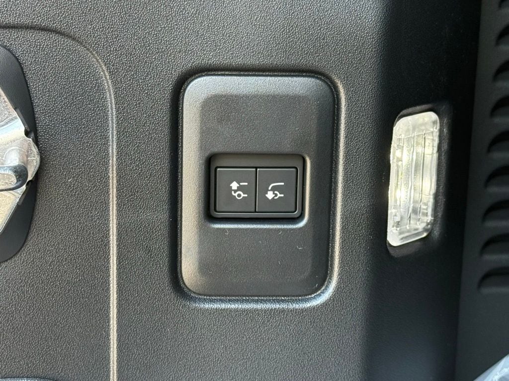 2026 Land Rover Defender X-Dynamic SE - Photo 41