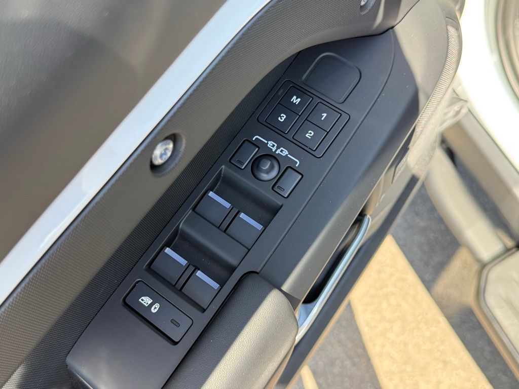 2026 Land Rover Defender X-Dynamic SE - Photo 15