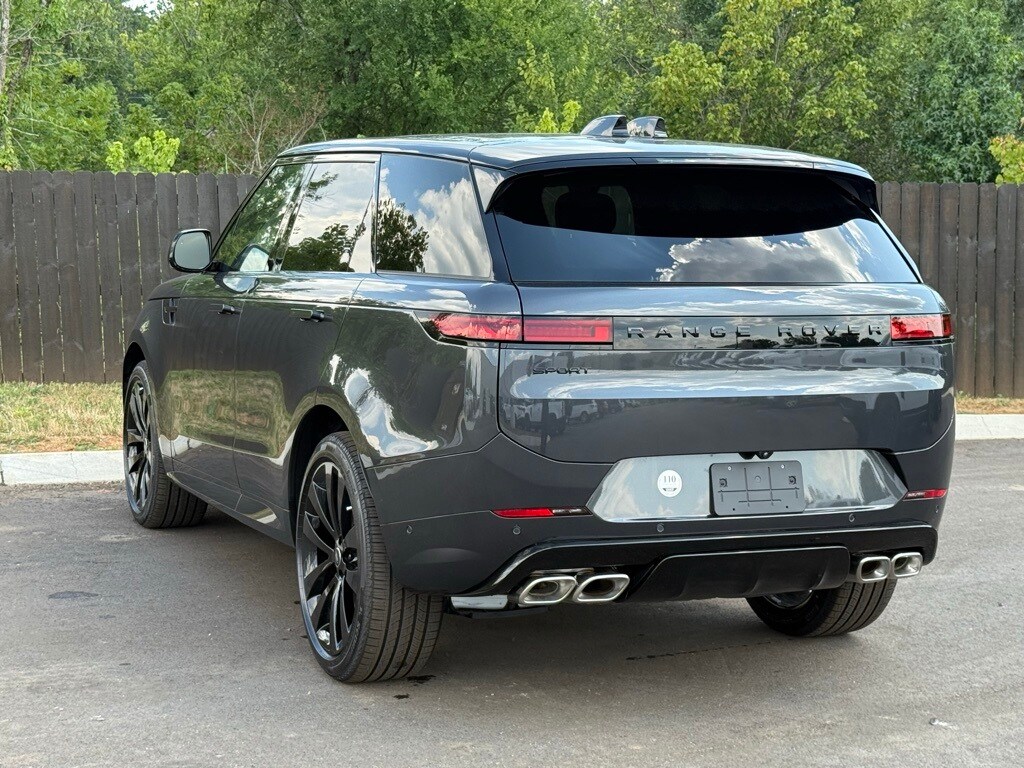 2025 Land Rover Range Rover Sport SE photo 3