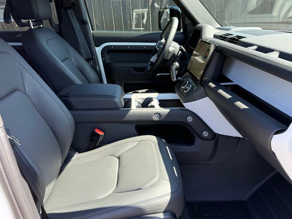 2026 Land Rover Defender X-Dynamic SE - Photo 11