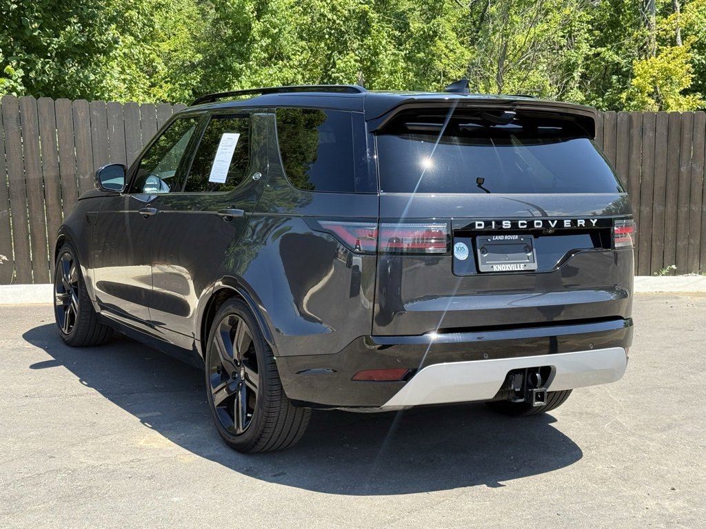 2024 Land Rover Discovery Metropolitan Edition photo 3