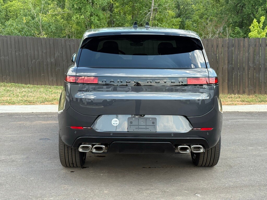 2025 Land Rover Range Rover Sport SE photo 4