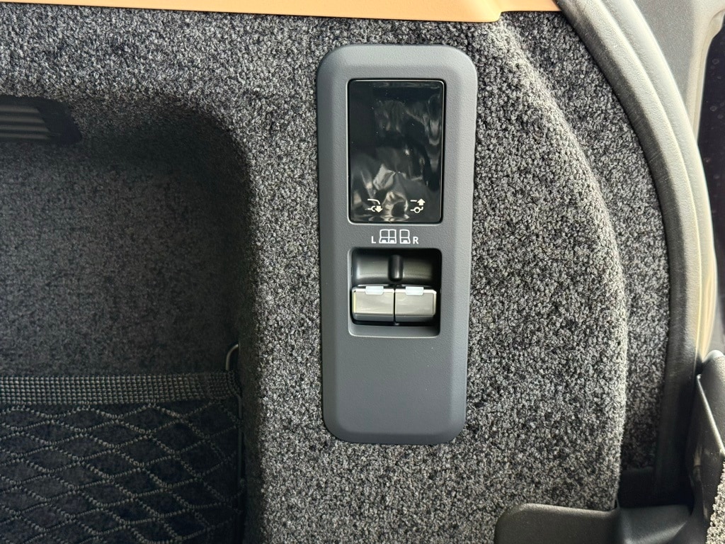 2025 Land Rover Range Rover SE photo 3