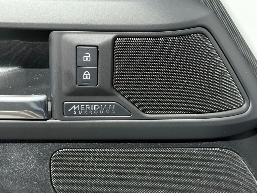 2026 Land Rover Defender X-Dynamic SE - Photo 14