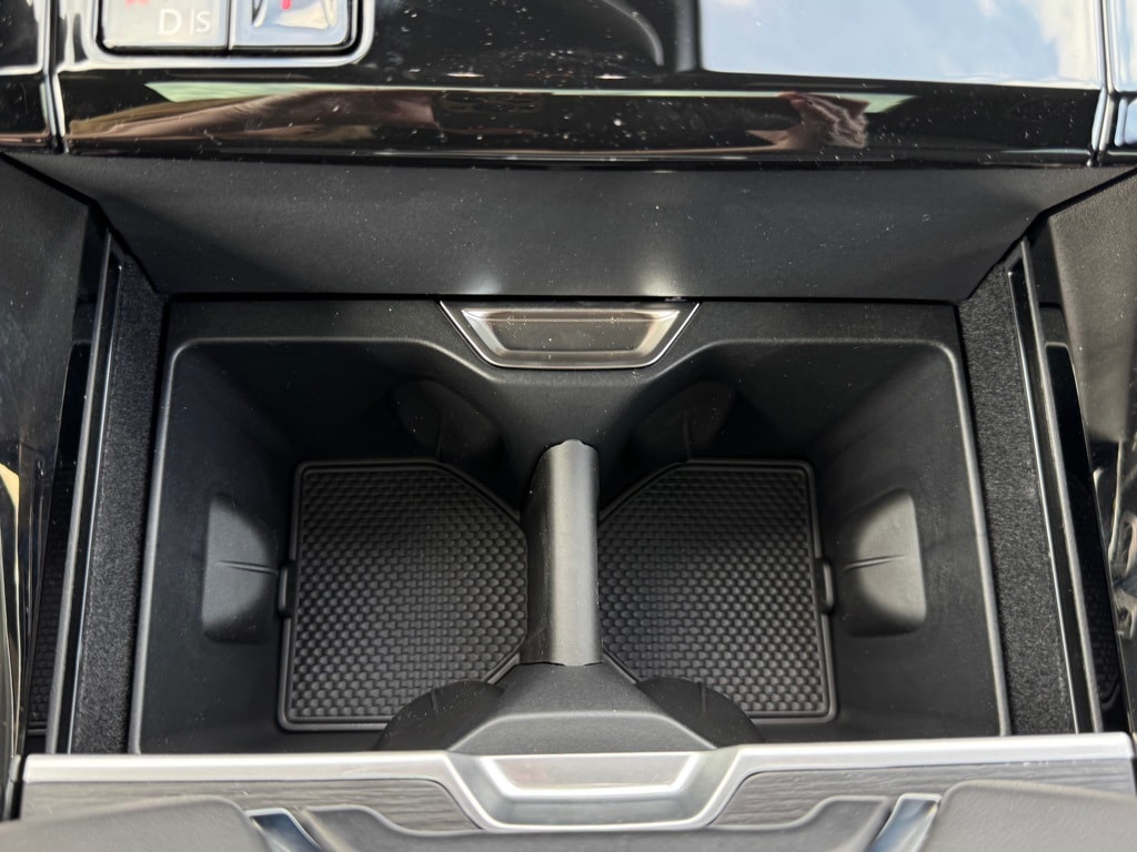 2025 Land Rover Range Rover Sport SE photo 4