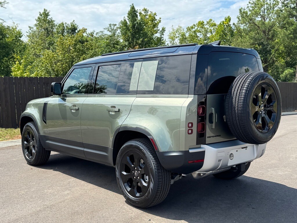 2025 Land Rover Defender 110 S photo 3
