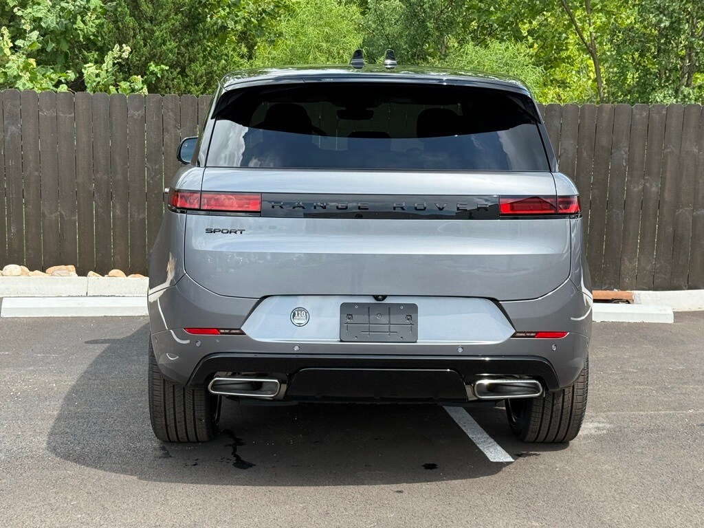 2025 Land Rover Range Rover Sport SE photo 4