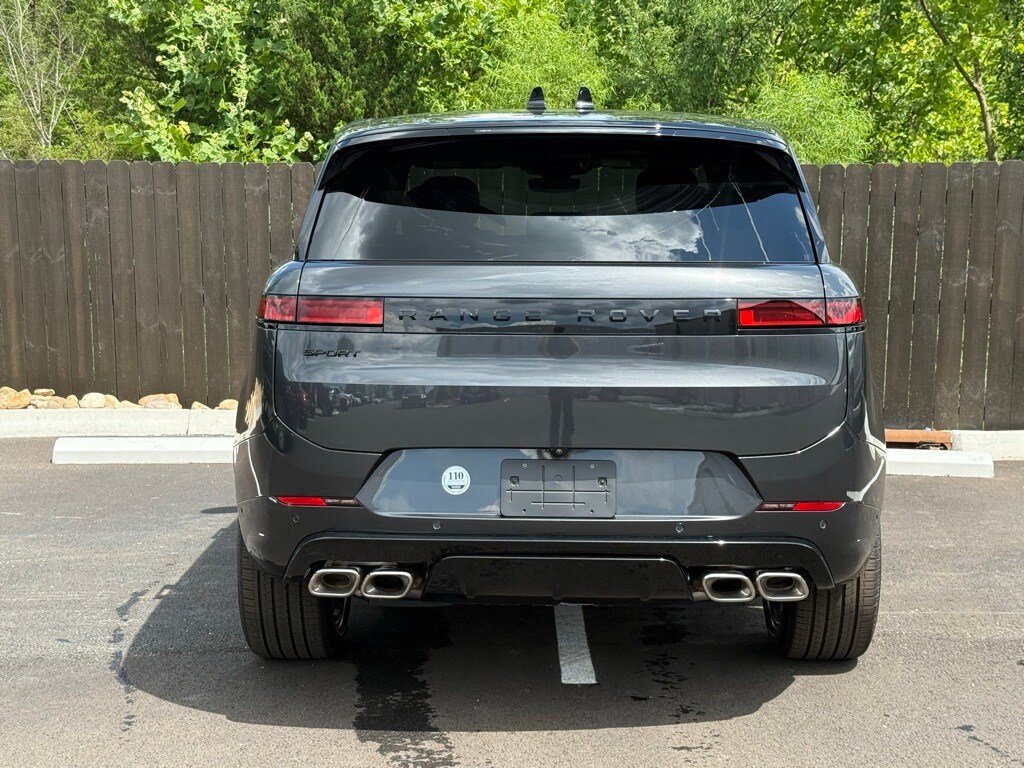 2025 Land Rover Range Rover Sport SE photo 3
