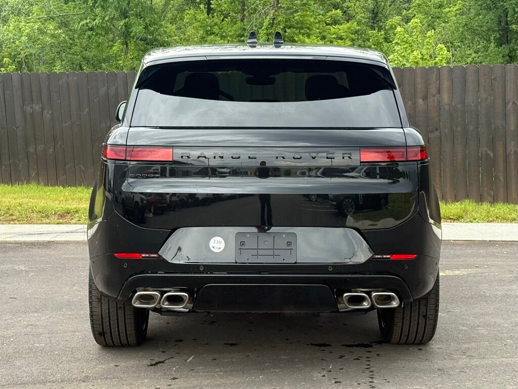 2025 Land Rover Range Rover Sport SE photo 4