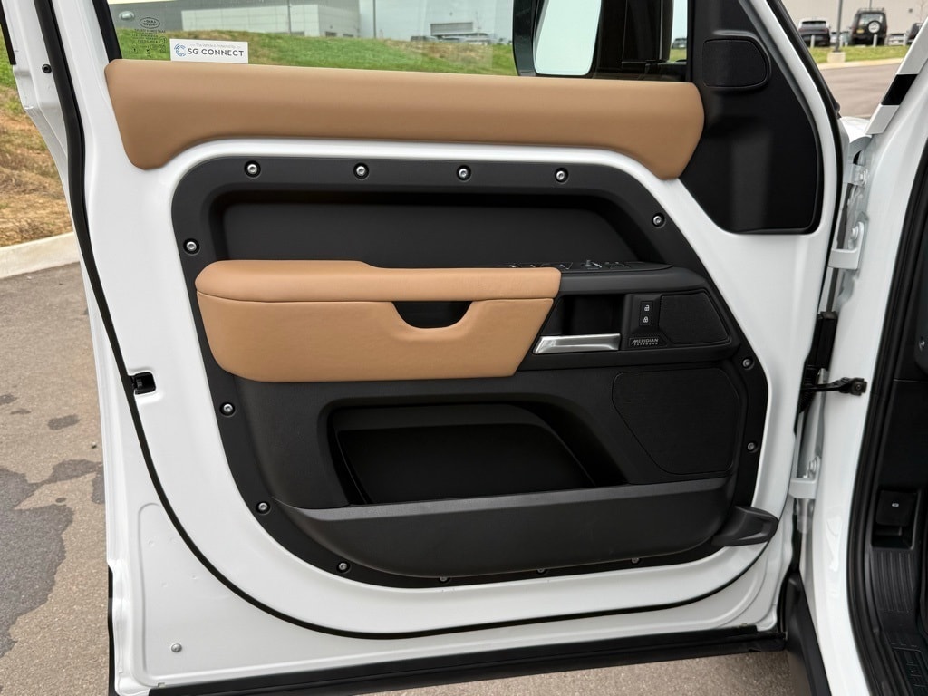 2026 Land Rover Defender X-Dynamic SE - Photo 15