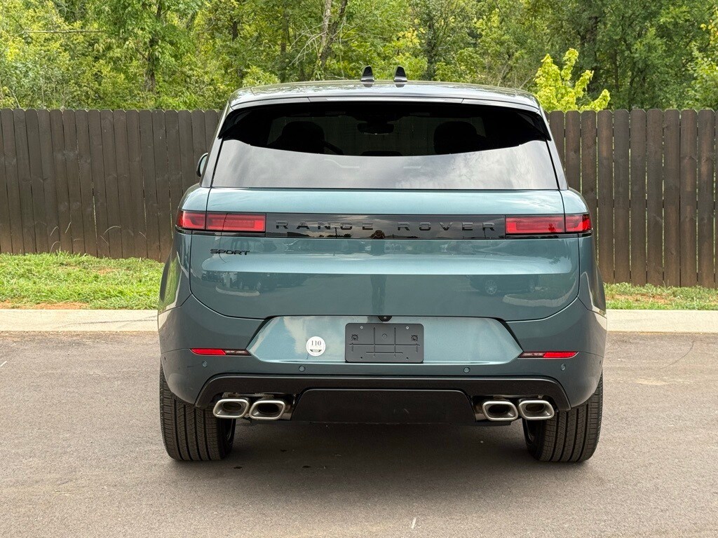 2025 Land Rover Range Rover Sport SE photo 3