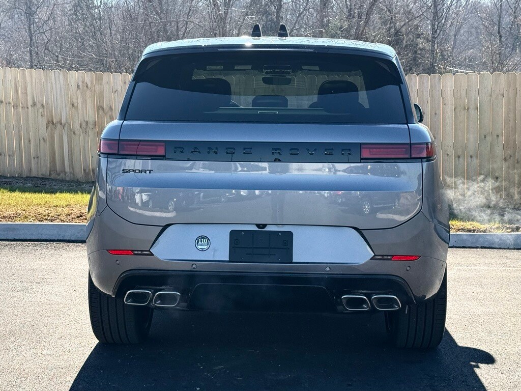 2025 Land Rover Range Rover Sport SE photo 4