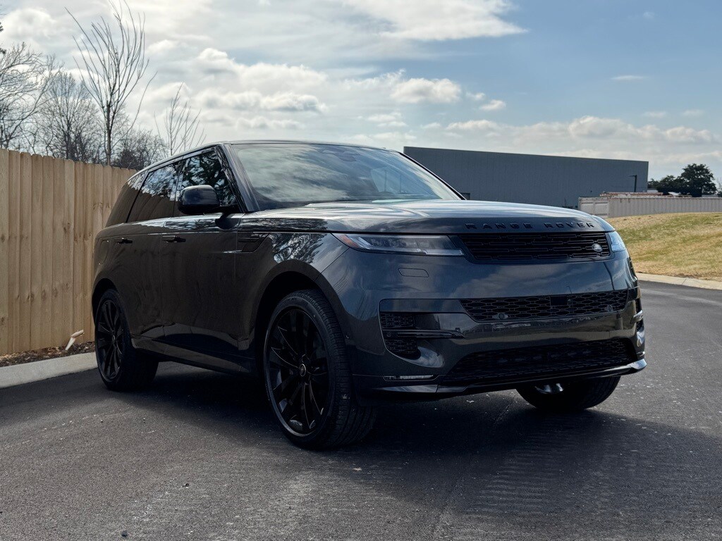 2025 Land Rover Range Rover Sport SE photo 3