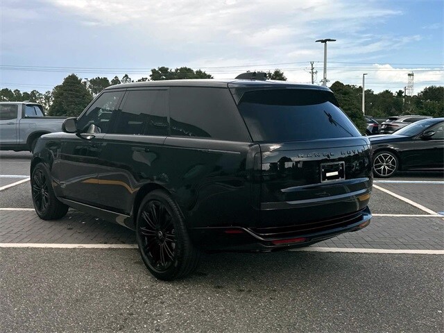 2025 Land Rover Range Rover SE photo 4