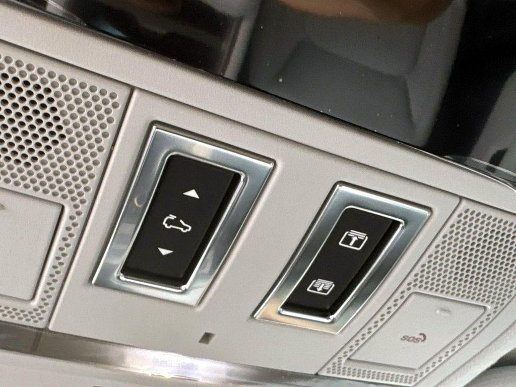2025 Land Rover Defender V8 - Photo 24