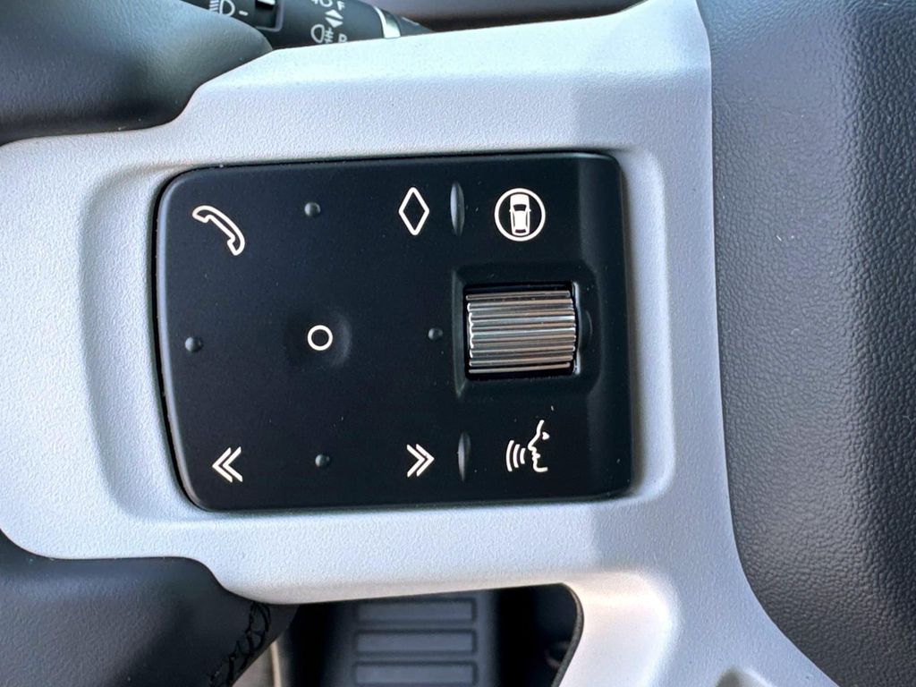 2025 Land Rover Defender X-Dynamic SE - Photo 28