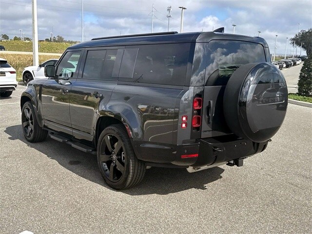 2025 Land Rover Defender 130 X-Dynamic SE photo 4
