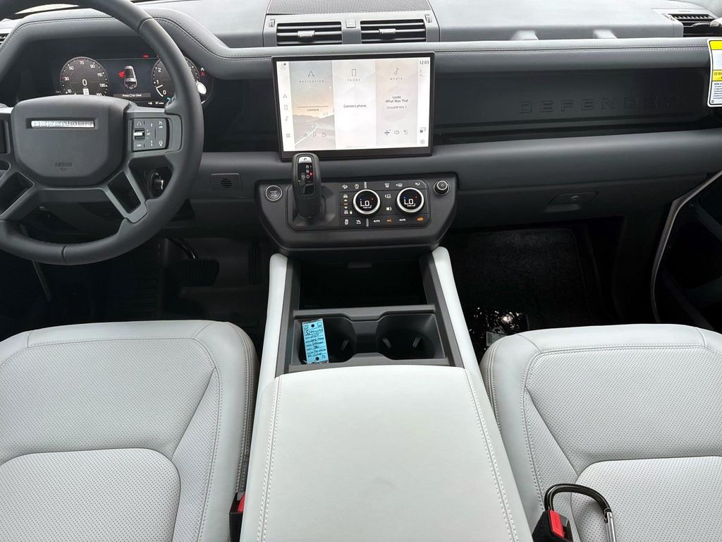 2025 Land Rover Defender X-Dynamic SE - Photo 14