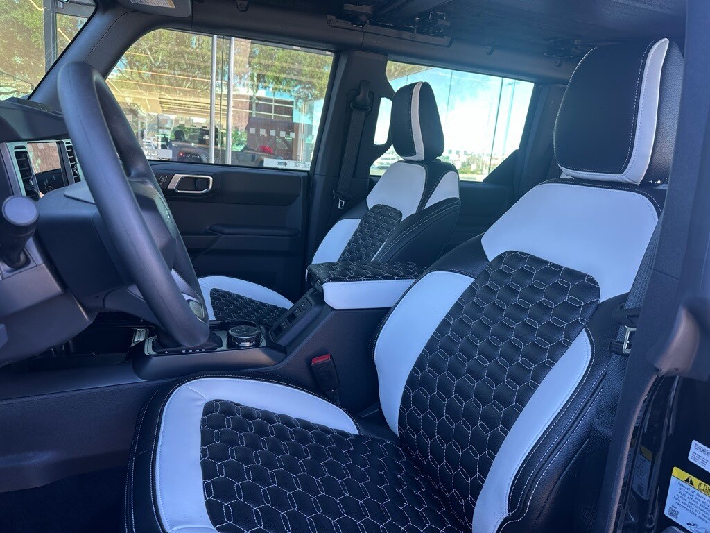 2025 Ford Bronco Base photo 4