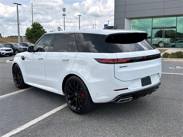 2025 Land Rover Range Rover Sport SE photo 4
