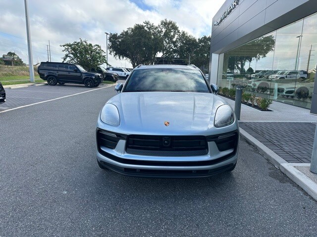 2024 Porsche Macan Base photo 2