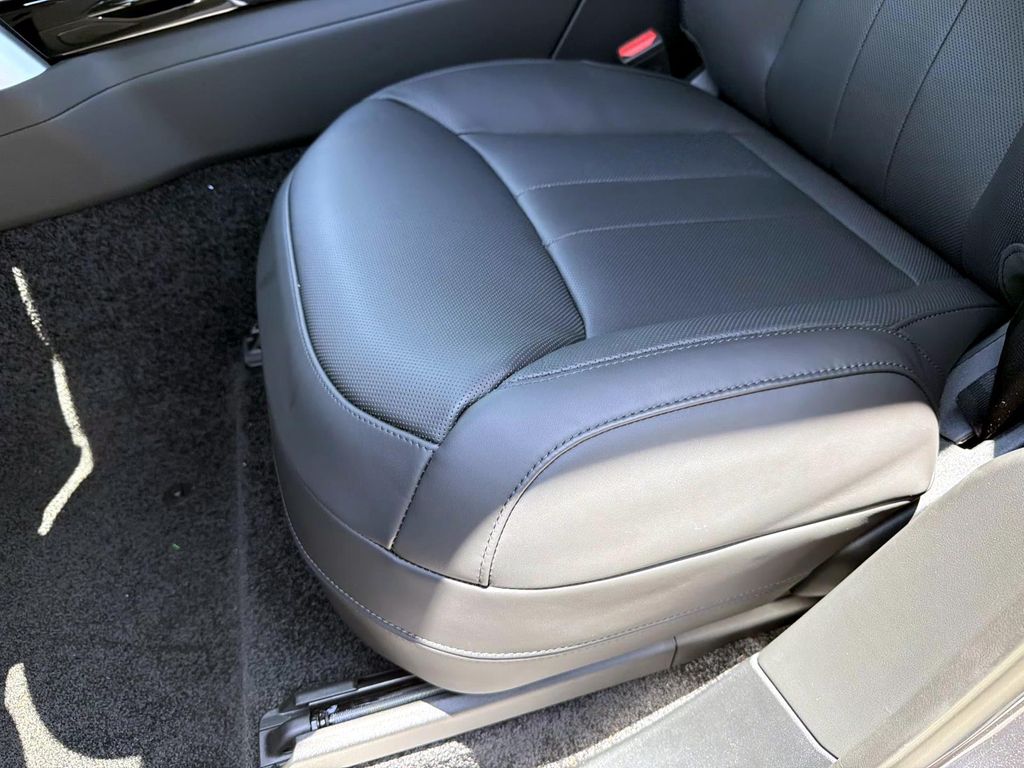 2026 Land Rover Range Rover SE - Photo 18