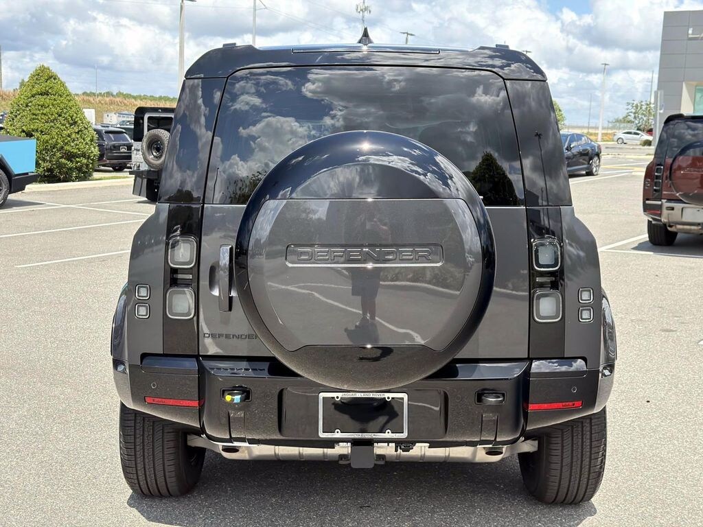 New 2026 Land Rover Defender 110 X-Dynamic SE SUV