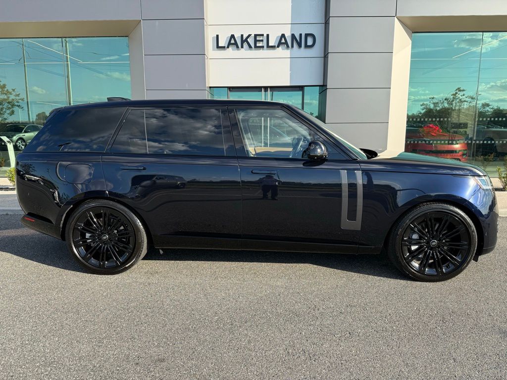 2025 Land Rover Range Rover SE