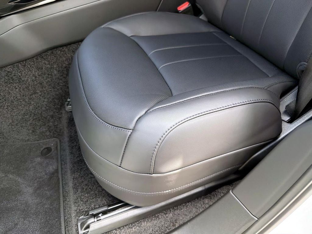 2026 Land Rover Range Rover SE - Photo 18