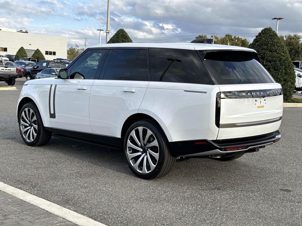 New 2026 Land Rover Range Rover P530 SE SUV