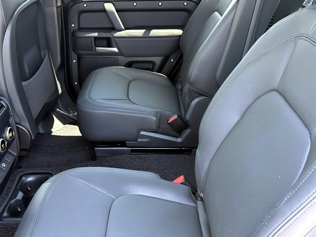 2025 Land Rover Defender X-Dynamic SE - Photo 12