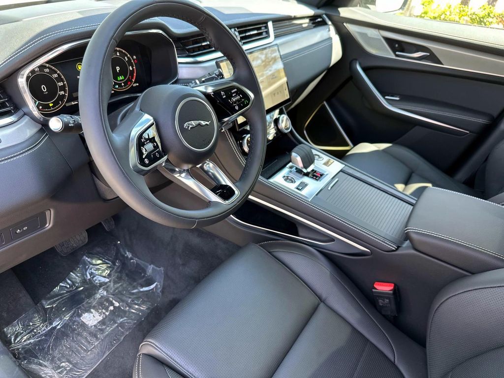 2026 Jaguar F-Pace R-Dynamic S - Photo 19