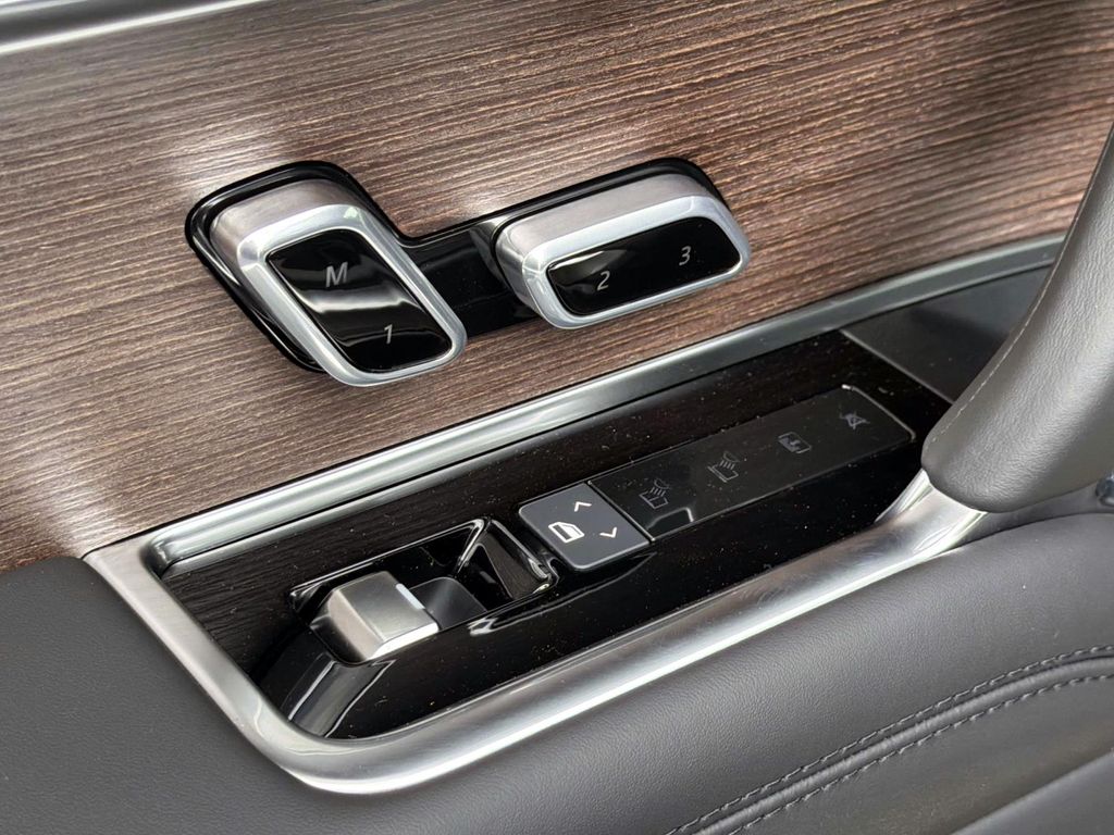 2026 Land Rover Range Rover SE - Photo 13
