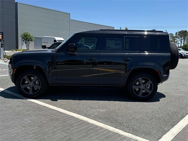 2025 Land Rover Defender 110 S photo 2