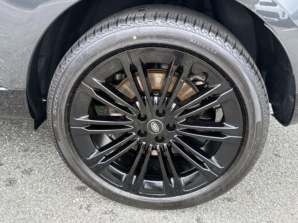 Used 2025 Land Rover Range Rover SE SUV