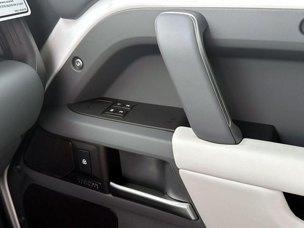 2025 Land Rover Defender X-Dynamic SE - Photo 20