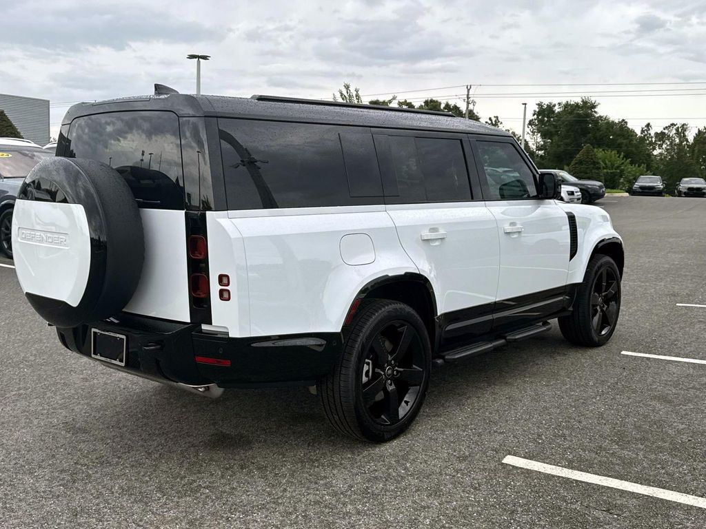 2025 Land Rover Defender X-Dynamic SE - Photo 6