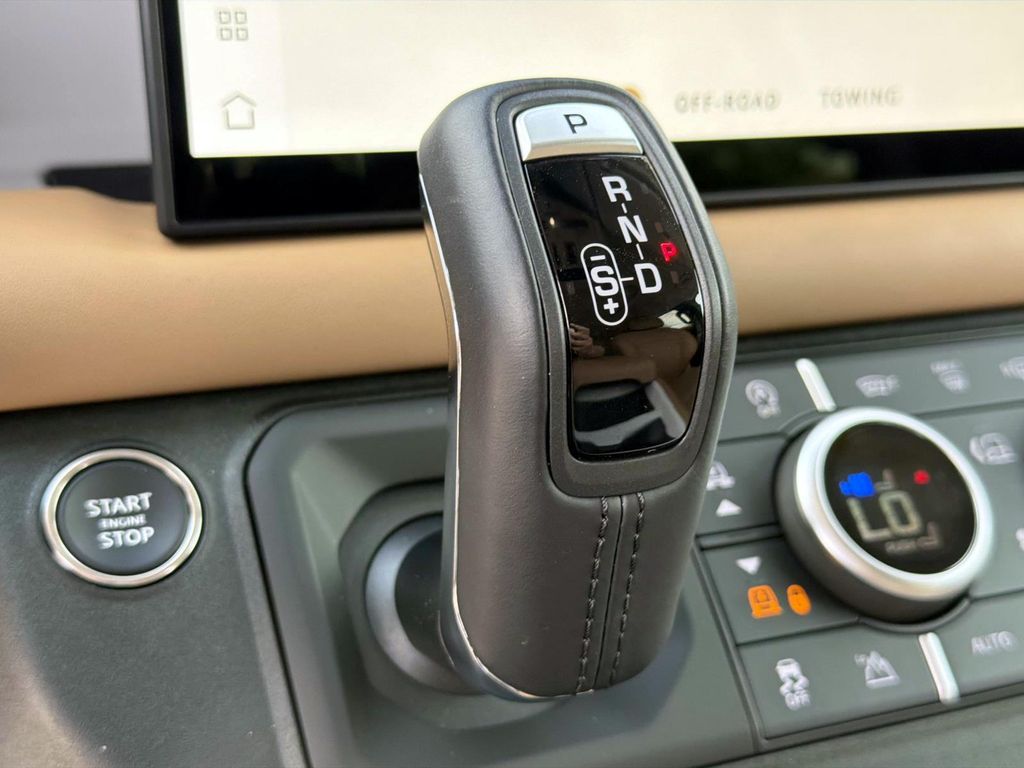 2025 Land Rover Defender X-Dynamic SE - Photo 26