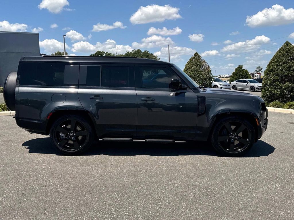 2025 Land Rover Defender X-Dynamic SE - Photo 7