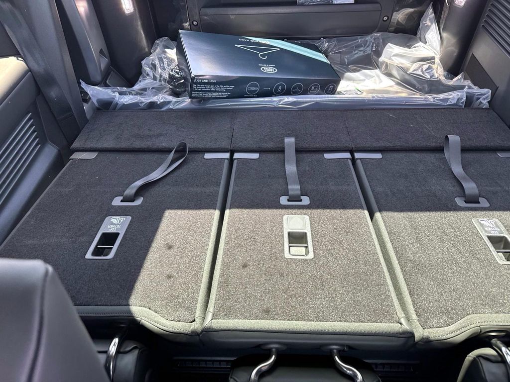 2025 Land Rover Defender X-Dynamic SE - Photo 13
