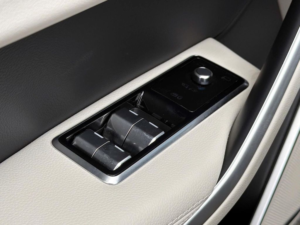 2026 Jaguar F-Pace R-Dynamic S - Photo 13