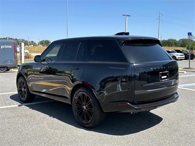 2025 Land Rover Range Rover SE photo 4