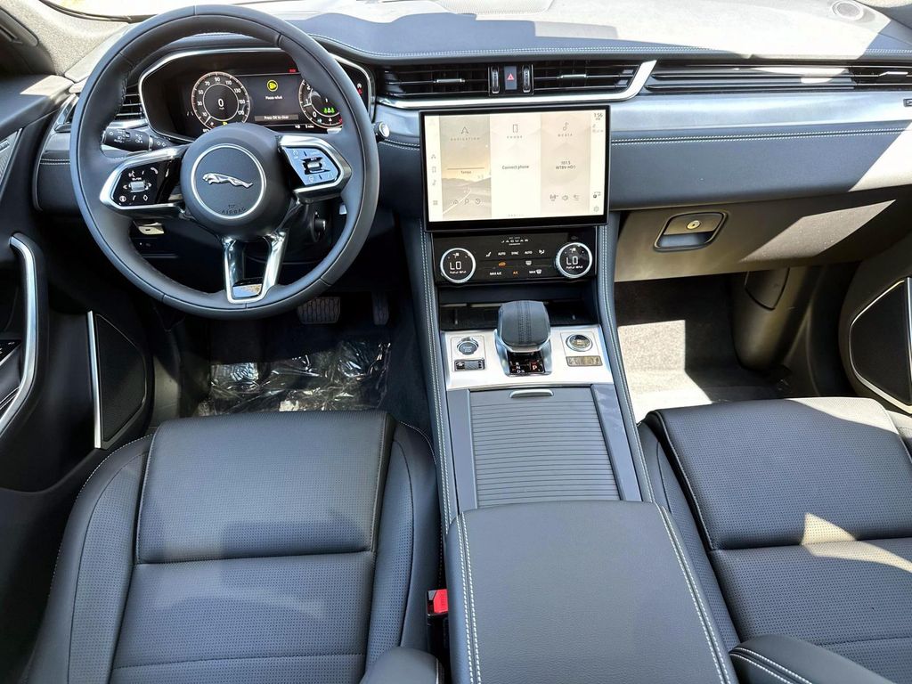 2026 Jaguar F-Pace R-Dynamic S - Photo 14