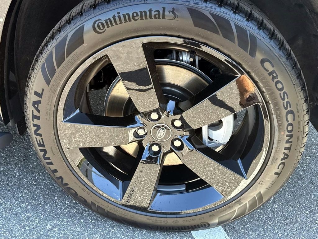 New 2025 Land Rover Defender 130 X-Dynamic SE SUV