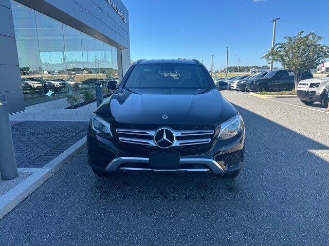 2018 Mercedes Benz GLC 300 photo 2