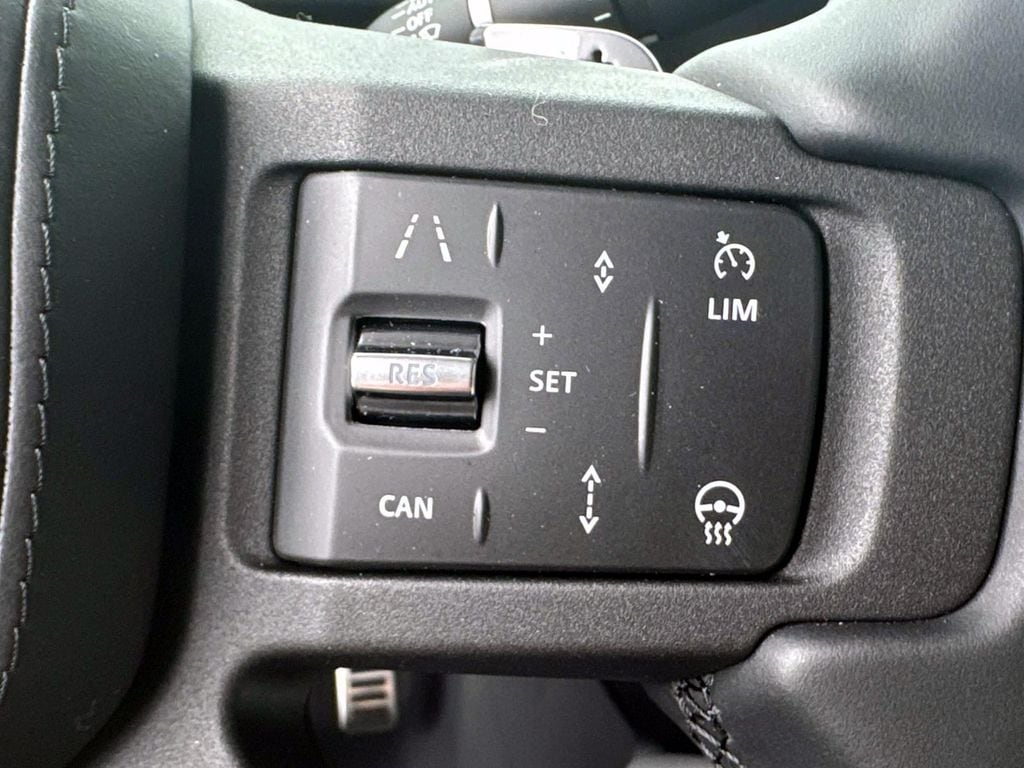 2025 Land Rover Defender V8 - Photo 25