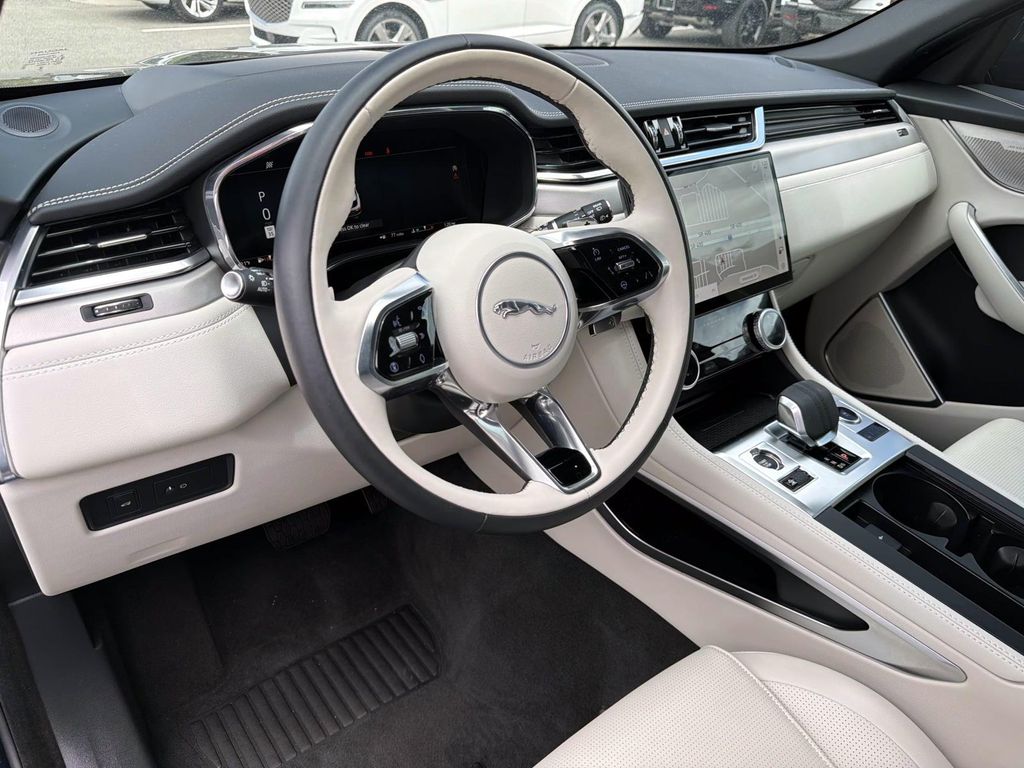 2026 Jaguar F-Pace R-Dynamic S - Photo 17