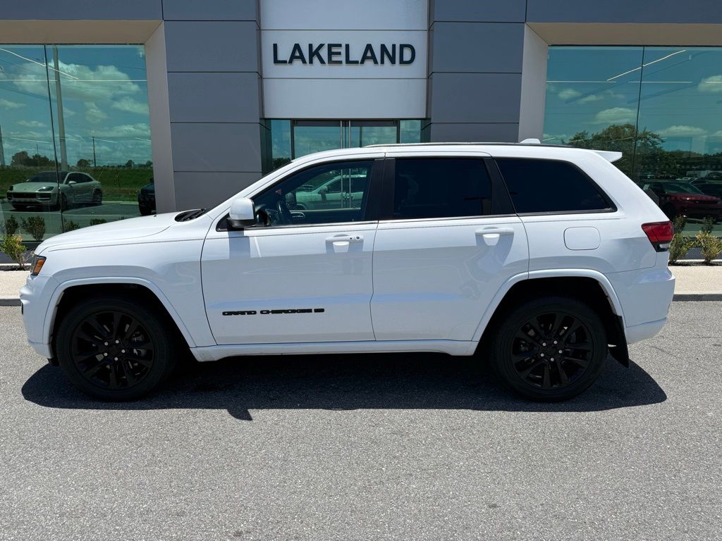 2022 Jeep Grand Cherokee Laredo X's photo