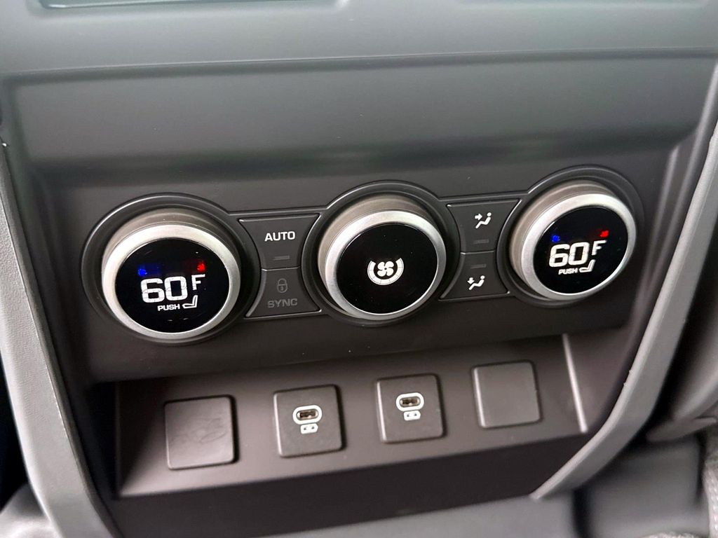 2025 Land Rover Defender V8 - Photo 14